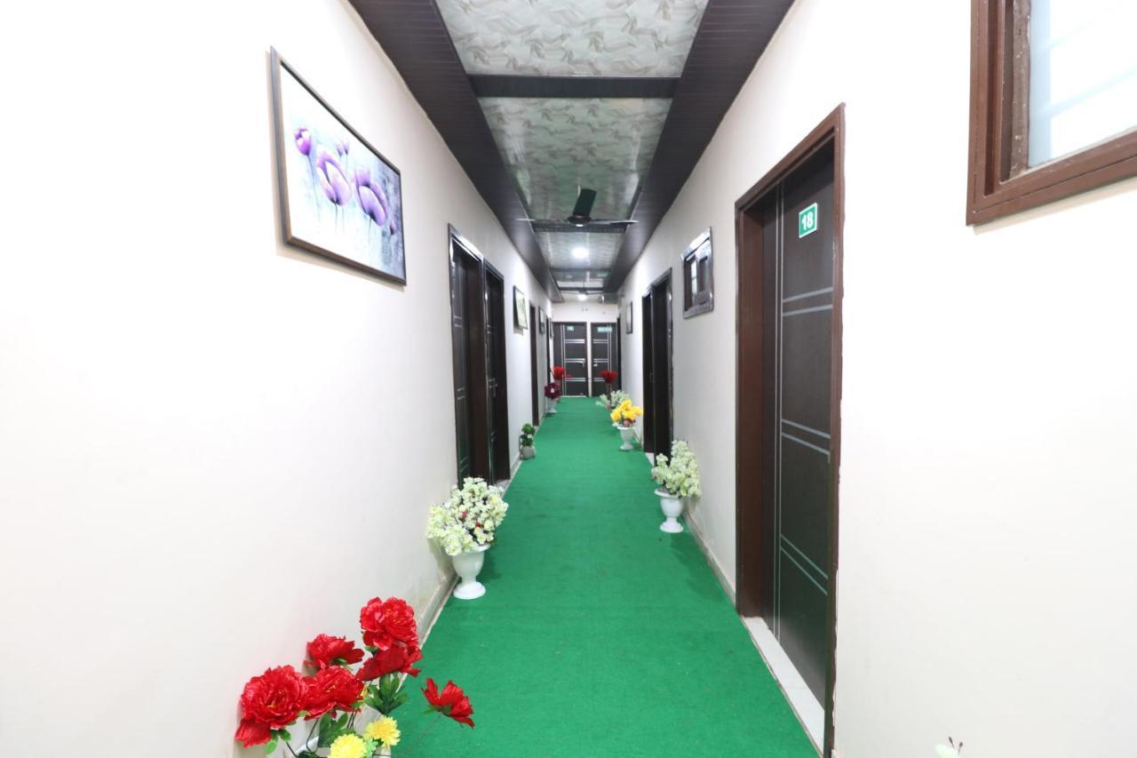 Oyo 28338 New Life Hotel Banur Luaran gambar