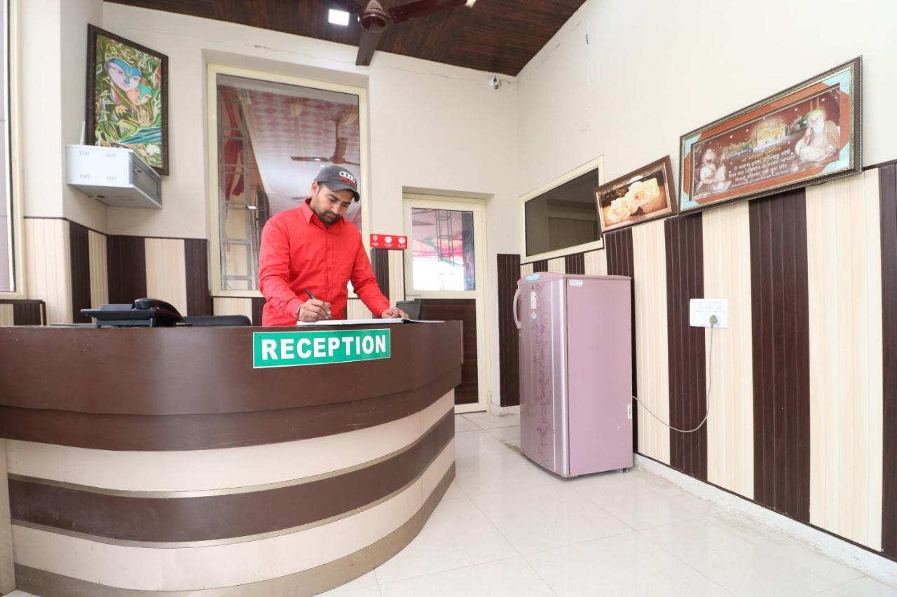 Oyo 28338 New Life Hotel Banur Luaran gambar